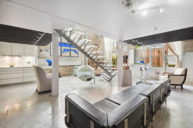 Building Photo - 560 Haight St