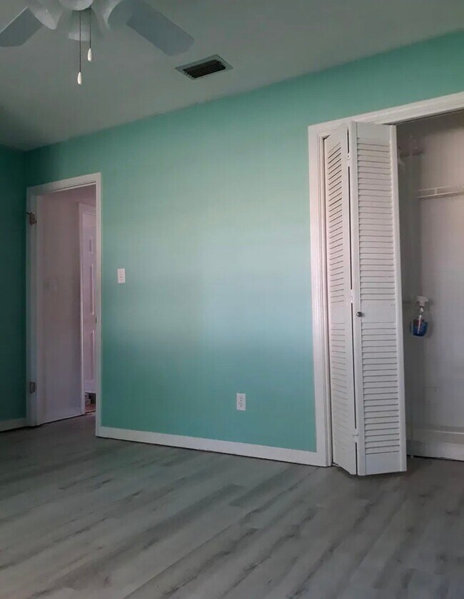 Foto del edificio - 115 Sandlewood Cir