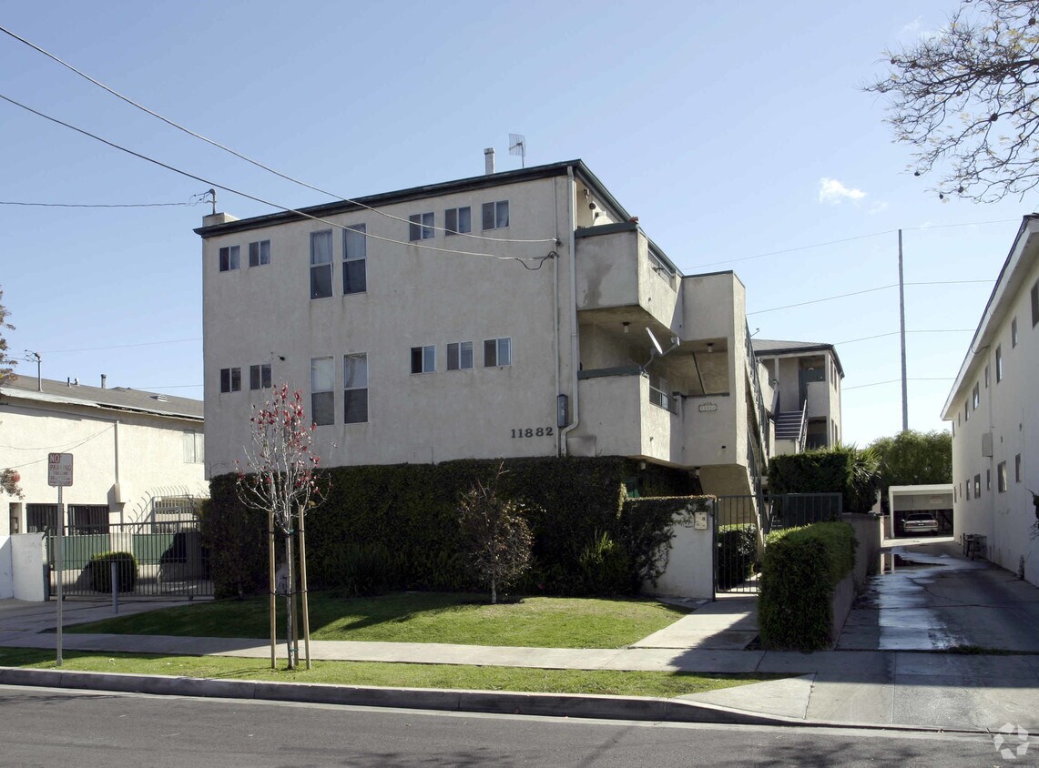 Building Photo - 11882 Gale Ave