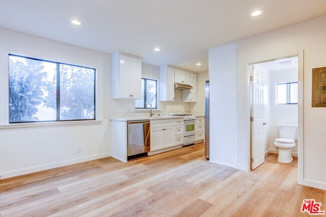 Foto del edificio - 615-615 1/2 E Sunset Ave