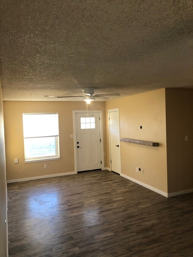 Building Photo - 711 Holsey Dr