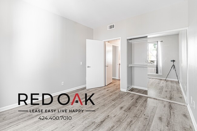 Foto del edificio - 6700 Franklin Pl