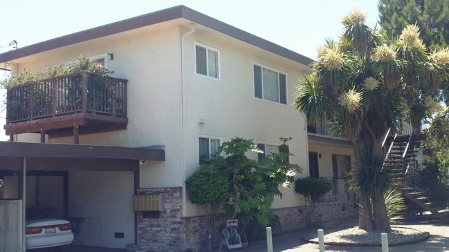 Building Photo - Las Casitas