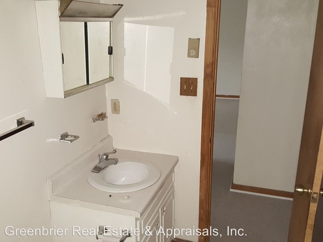 Building Photo - 2119 Grandy Ave