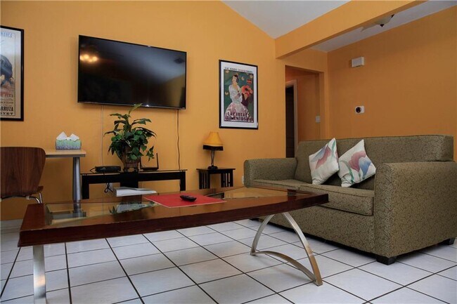 Building Photo - 4005 Rolling Hill