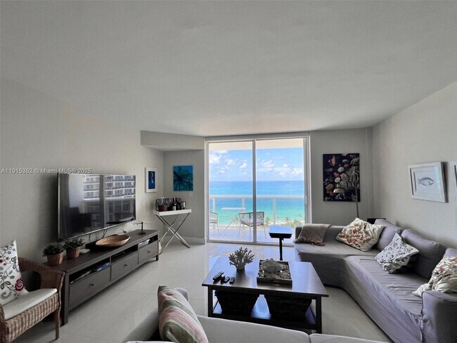 Foto del edificio - 10275 Collins Ave