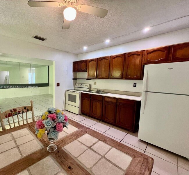Foto del edificio - 274 SW 9th St