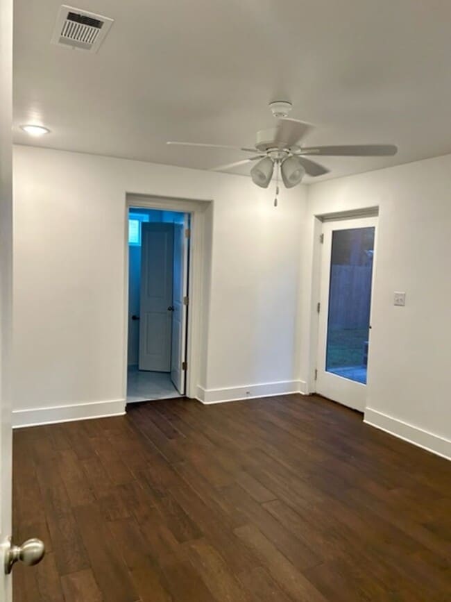 Building Photo - 1018 W 25th Ave