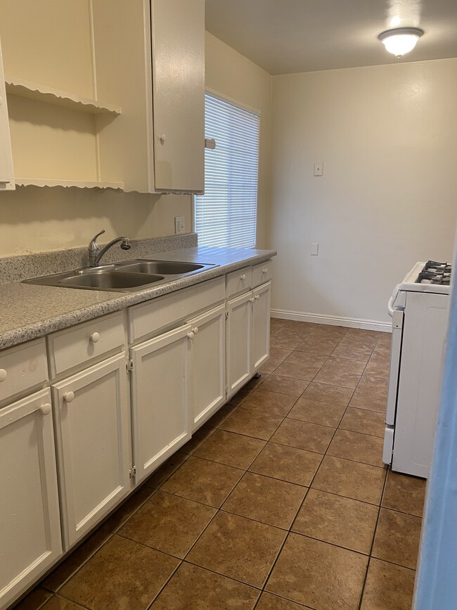 4306 Martin Luther King Jr Blvd Unit # C, Lynwood, CA 90262 ...