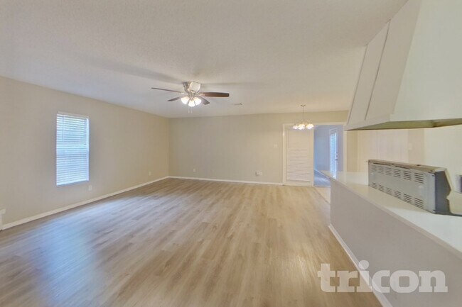 Foto del edificio - 7309 Hedge Dr