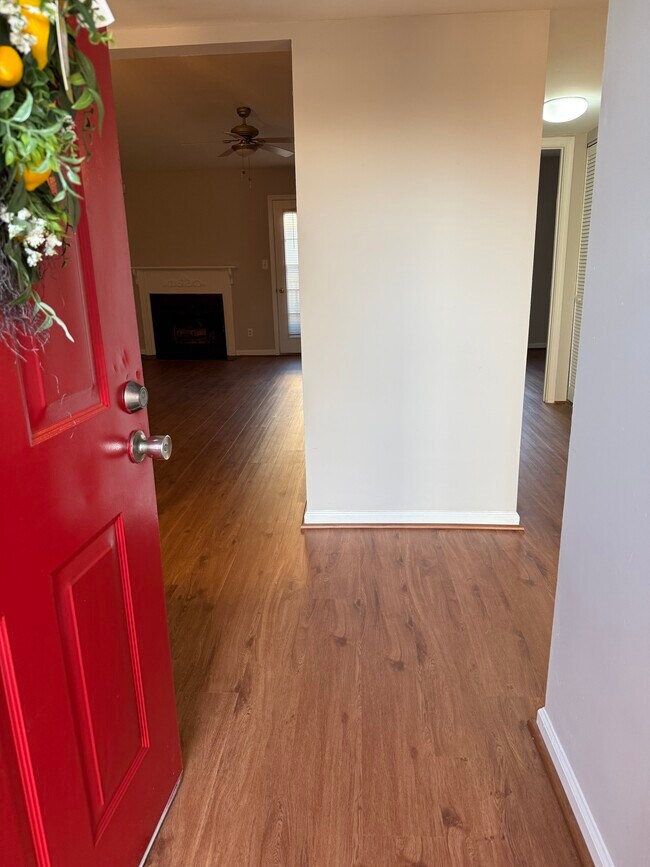 Foto del edificio - 1414 Deerpond Ln