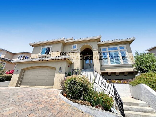 Foto del edificio - Beautiful 4 Bed / 3 Bath Home with Views —...