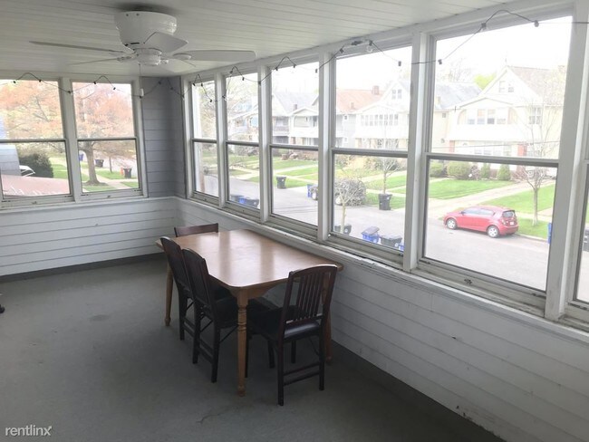 Foto del edificio - 2465 E 124th St