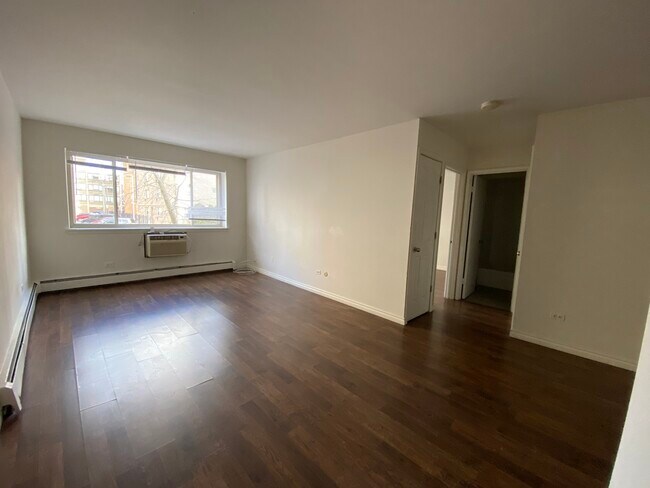 Foto del edificio - 6128 N Kenmore Ave