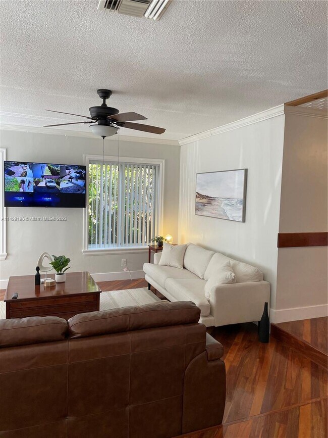 Foto del edificio - 1005 N Southlake Dr