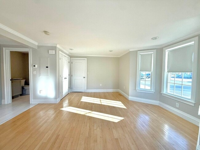 Building Photo - 284 Montvale Ave