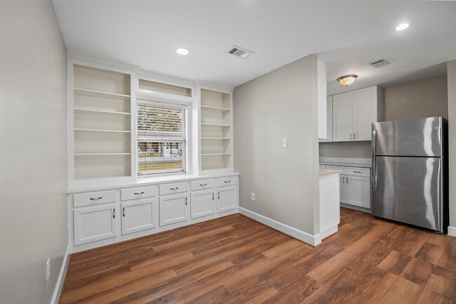 Foto del edificio - 209 Moss Hill Ln