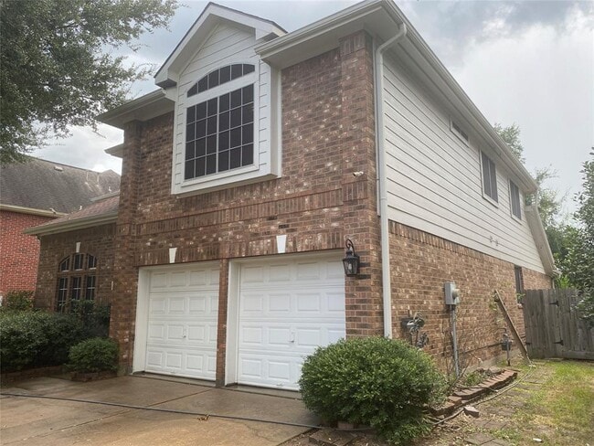Building Photo - 2114 Winding Hollow Dr