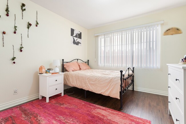 Photo - 1102 W 29th St Apartment