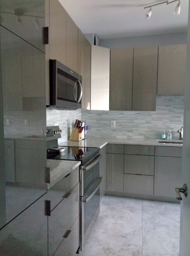 Foto del edificio - 1600 N Oak St