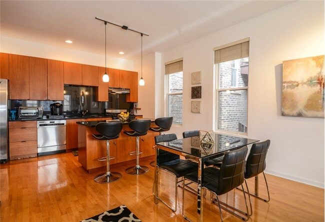 Photo - 1407 N Wicker Park Ave Apartment