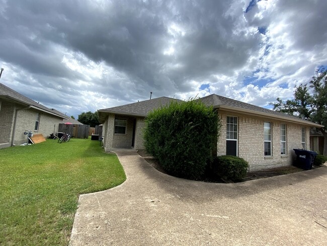 Foto del edificio - 2310 Antelope Ln