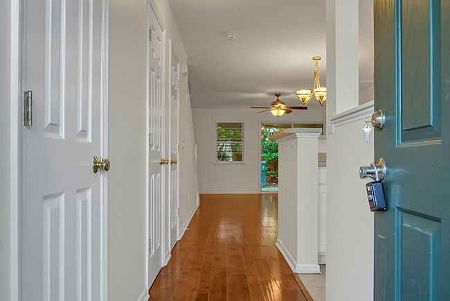 Building Photo - 121 Hornby Cir