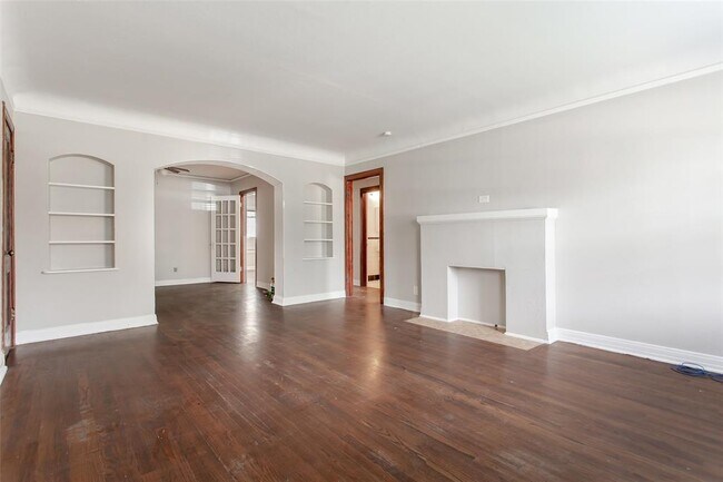 Building Photo - 5918 La Vista Dr