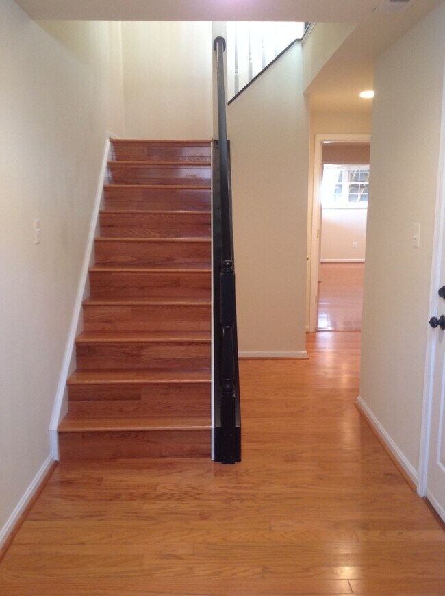Foto del edificio - 8801 Montjoy Pl