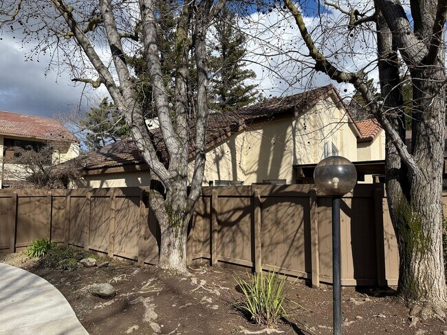 Building Photo - Executive 2-bedroom condo in gated community!