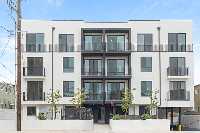 Foto del edificio - 6144 Whitsett Ave