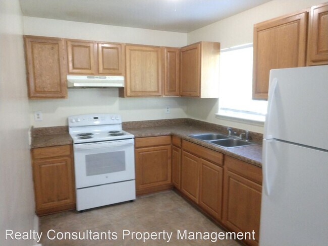 Building Photo - 3 br, 1.5 bath House - 2865 Laguna Ave.