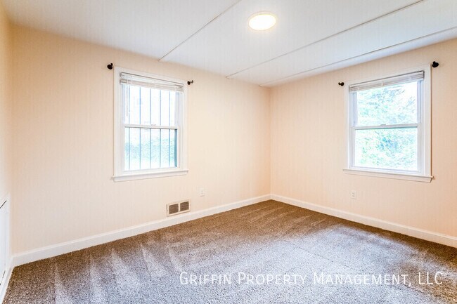 Building Photo - 3505 Everest Dr