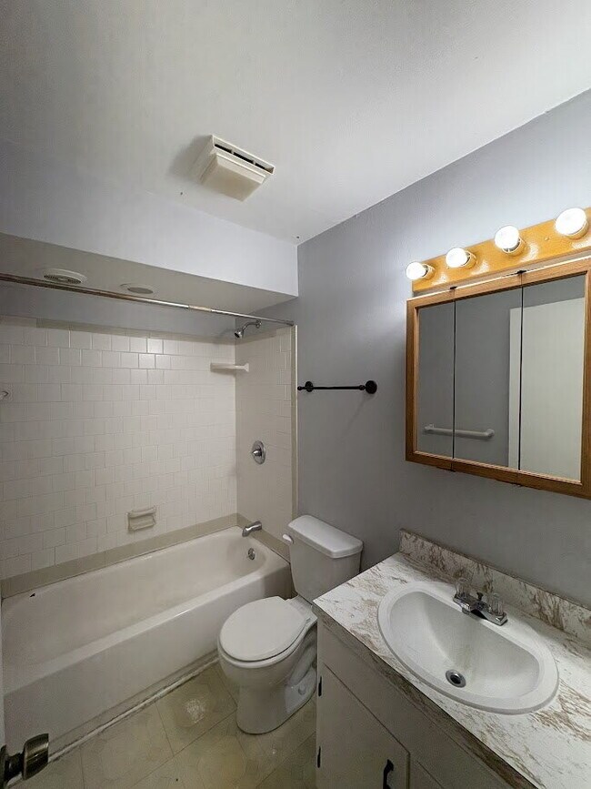 Foto del edificio - 4240 Crestview Dr