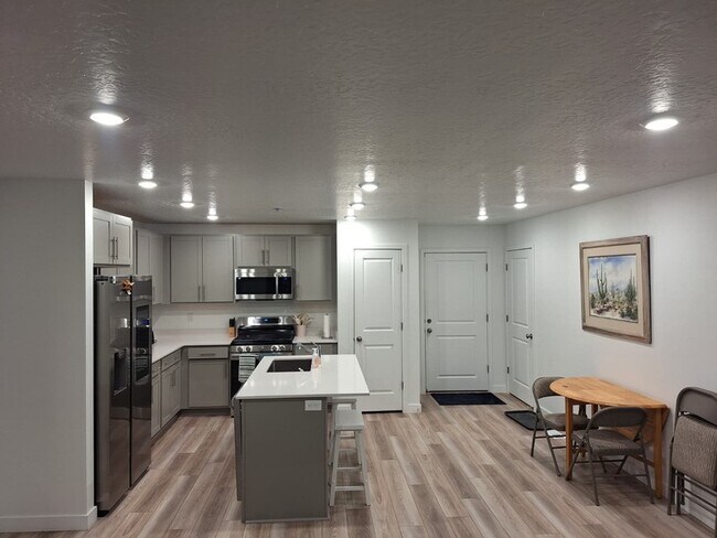 Foto del edificio - 2058 Sawmill Blvd