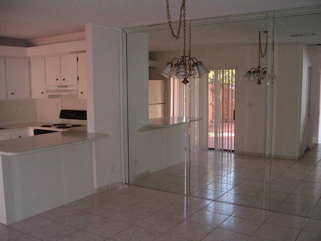 Foto del edificio - 1714 Forest Lakes Cir