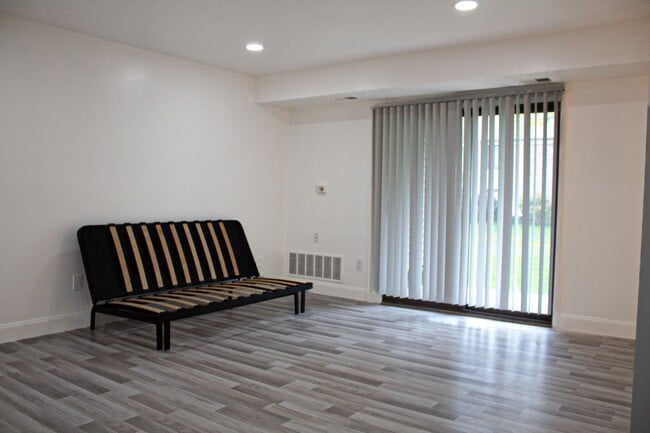 Building Photo - ONE11 RESIDENCES - 14 MILE WEST