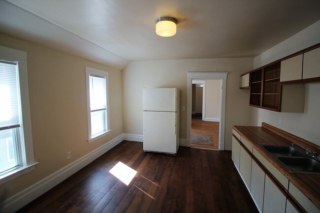 Photo - 744 Oakland Ave SW