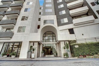 Building Photo - 10600 Wilshire Blvd