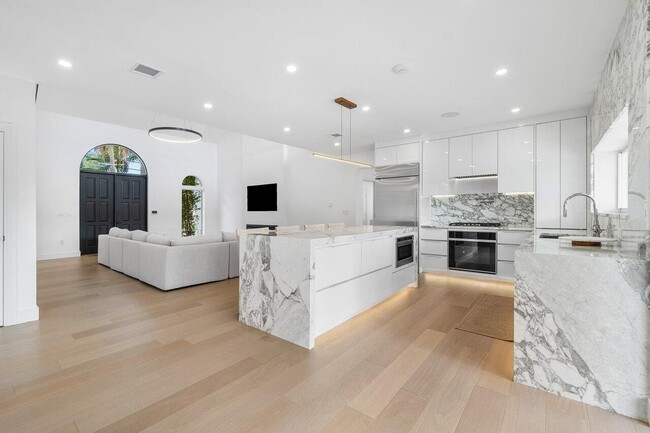 Foto del edificio - 1366 SW 4th Ct