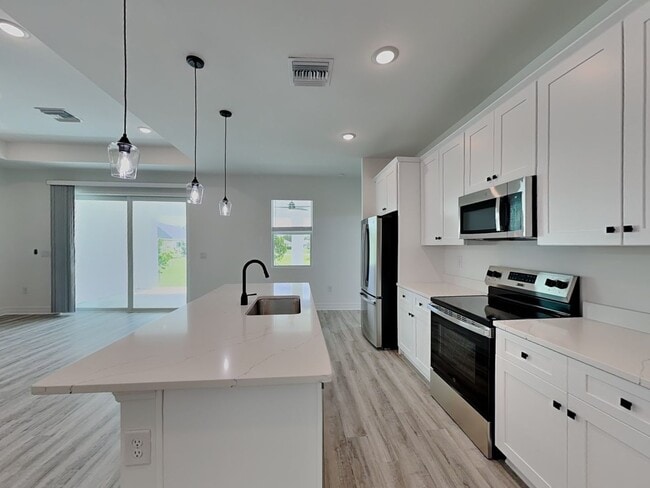 Foto del edificio - 25245 Delgado Dr