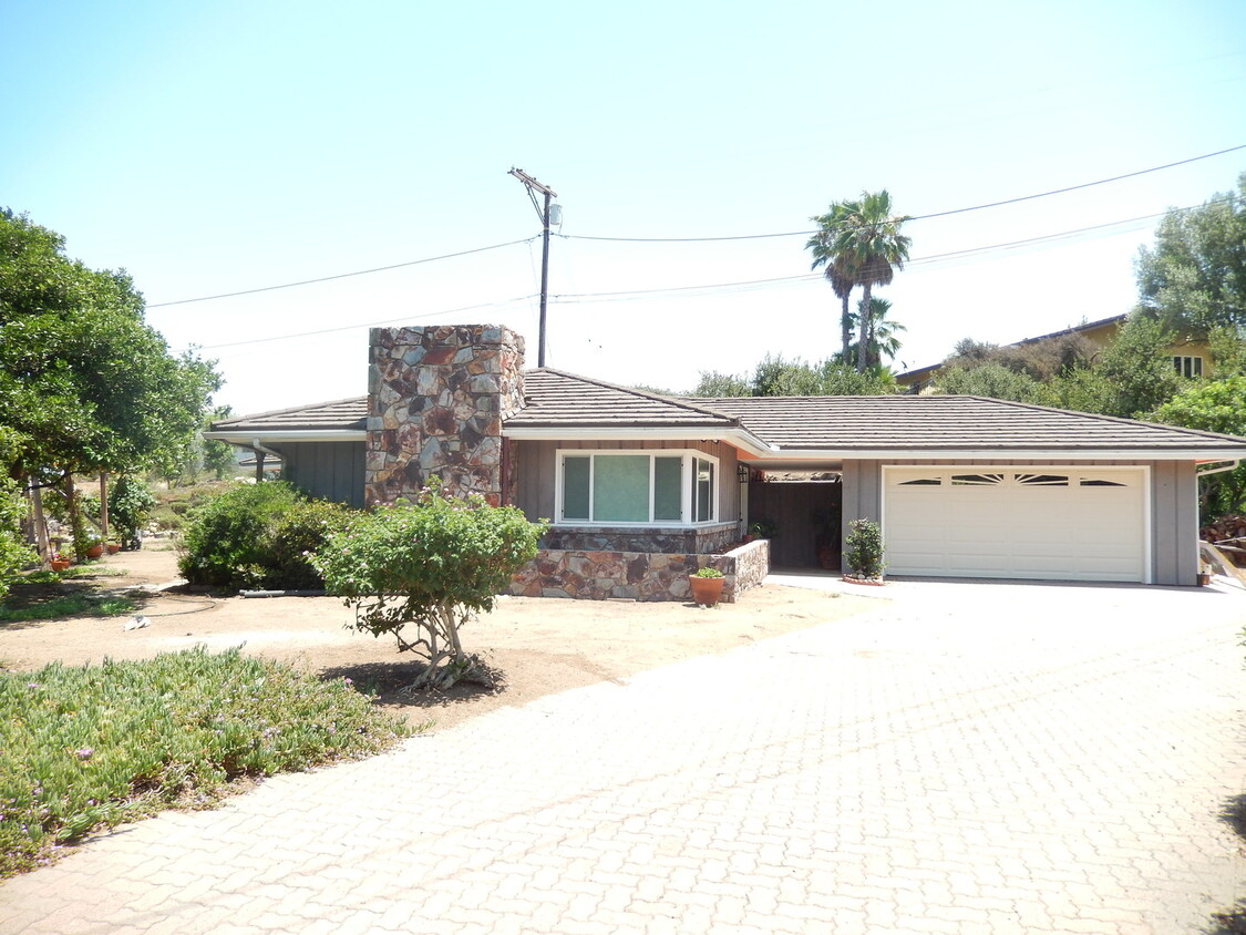 Foto principal - Beautifully Upgraded 3 Bedroom in Mt. Heli...