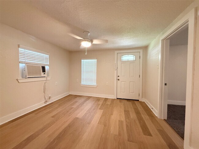 Foto del edificio - 14070 S HWY 288