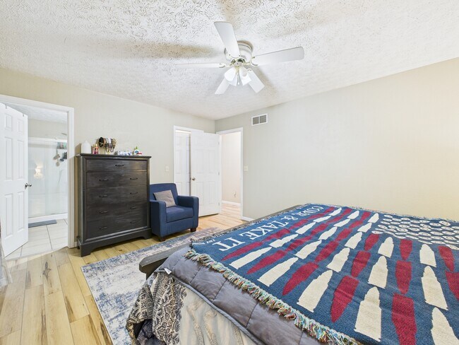 Foto del edificio - 114 Dogwood Cir