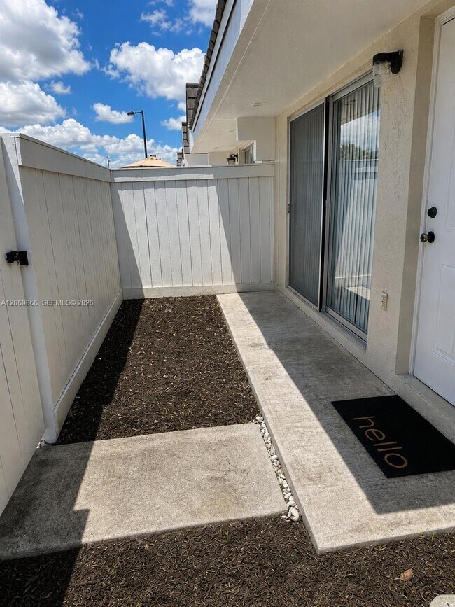 Foto del edificio - 4500 SW 68th Ct Cir