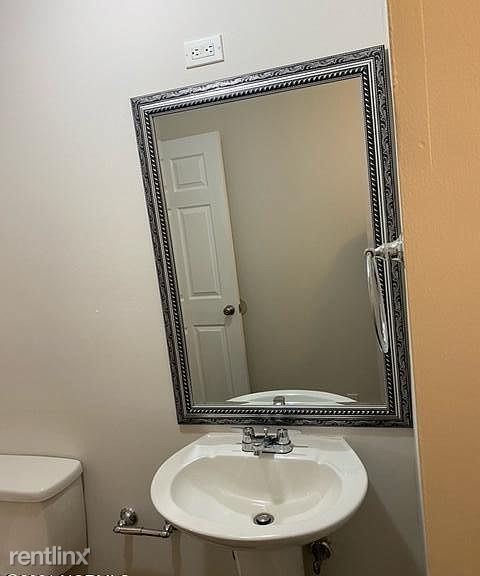 Primary Photo - 3 br, 1 bath House - S. Washington St.