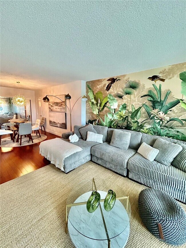 Building Photo - 300 Bayview Dr
