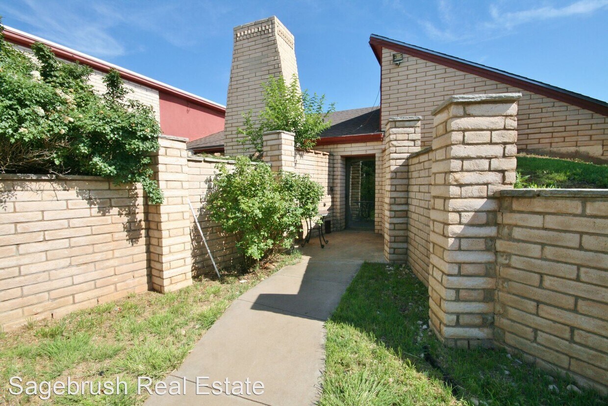 Foto principal - 3 br, 3 bath House - 121 Remuda Drive