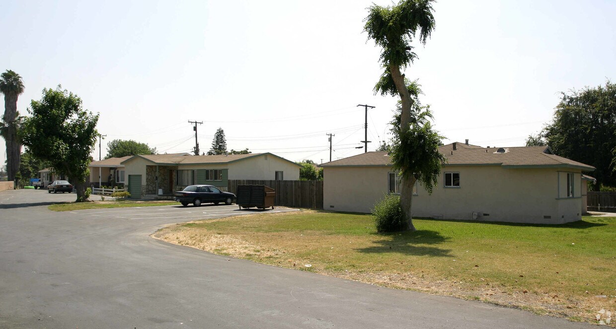 Primary Photo - 15001-15011 E Nelson Ave