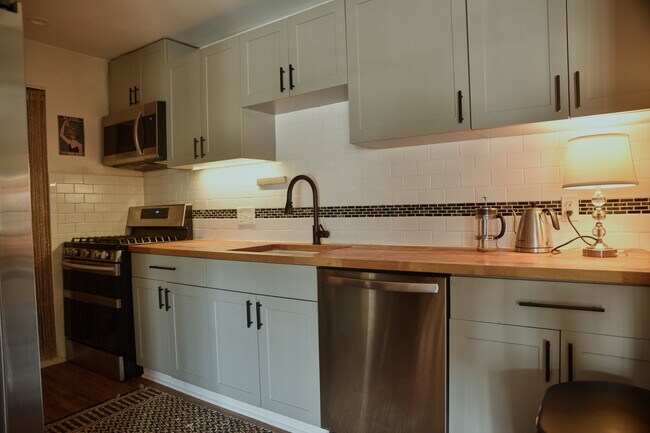 Foto del edificio - 12715 Gordon Blvd